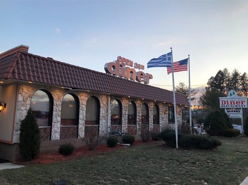 The exterior of Twin Pines Diner in East Haven at dusk
